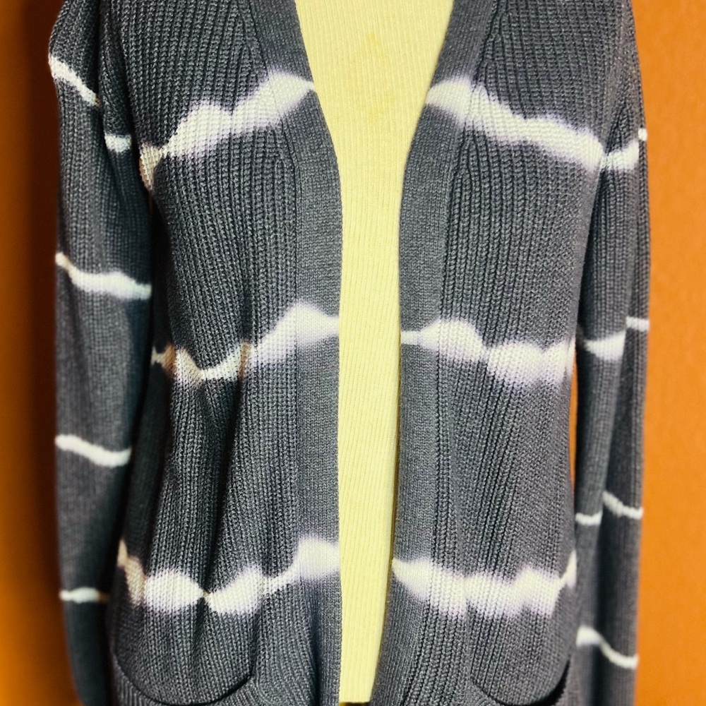 Stylish Gray and White Women's Cardigan